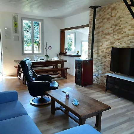Maison Renovee Avec Grand Jardin, Activites Nautiques Et Randonnees A Proximite - Fr-1-742-526