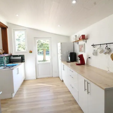 Casa vacanze Maison Renovee Avec Grand Jardin, Activites Nautiques Et Randonnees A Proximite - Fr-1-742-526 Champagnac (Auvergne)
