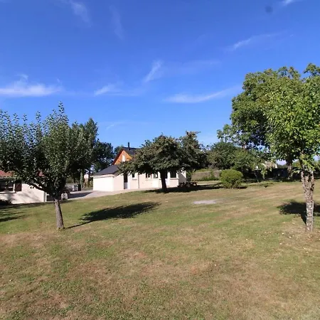 Maison Renovee Avec Grand Jardin, Activites Nautiques Et Randonnees A Proximite - Fr-1-742-526 Champagnac (Auvergne)
